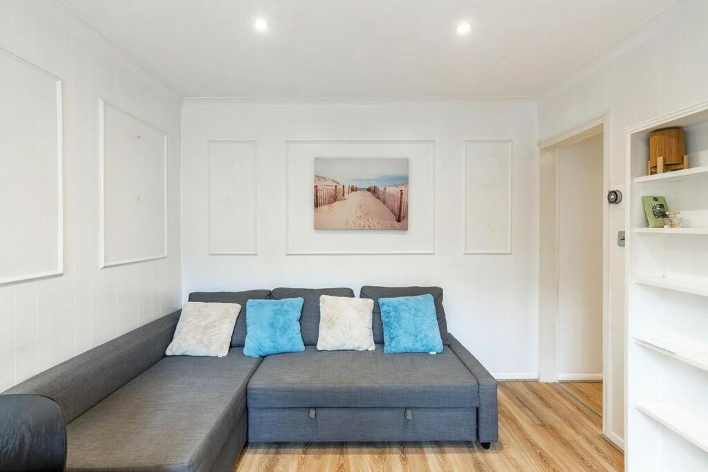 Lovely West London Entire Apartment מראה חיצוני תמונה