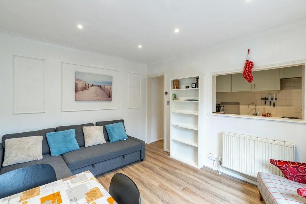 Lovely West London Entire Apartment מראה חיצוני תמונה